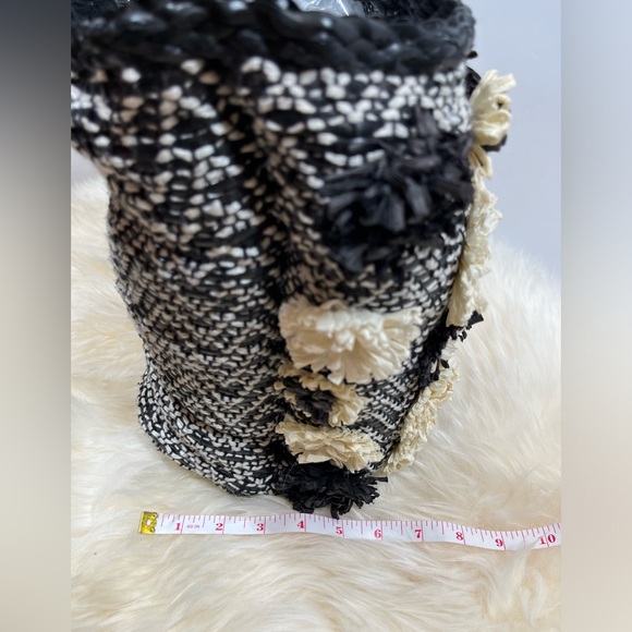Anthropologie Black and Cream Flower Raffia/ Tweed Field of Flowers Tote Bag - Picture 12 of 12